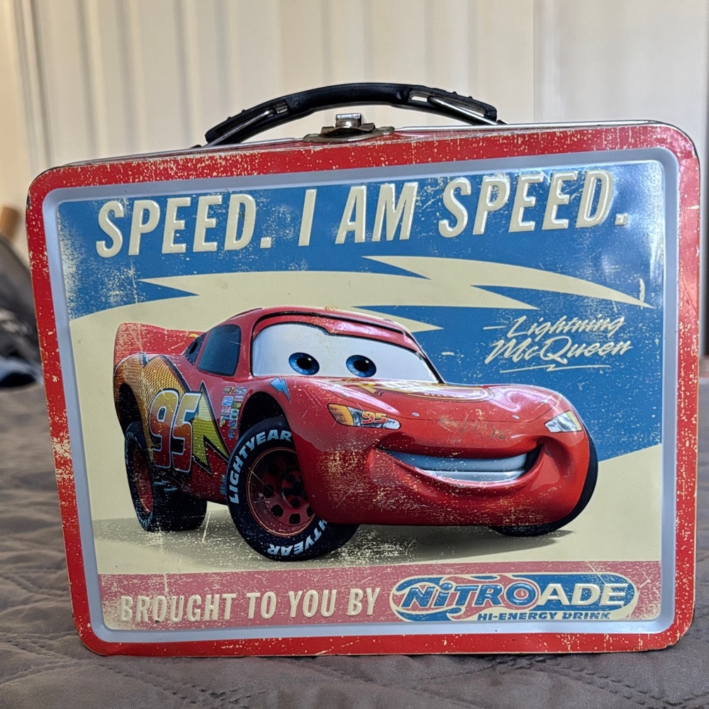 Disney Pixar CARS Lightning McQueen Embossed Metal Lunch Box Tin Box Collectible